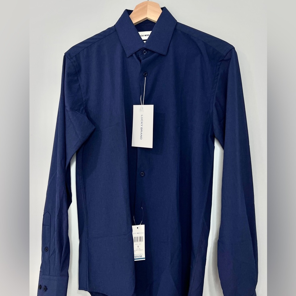NWT Men’s Lucky Brand Blue Button Down Shirt. Size Small.